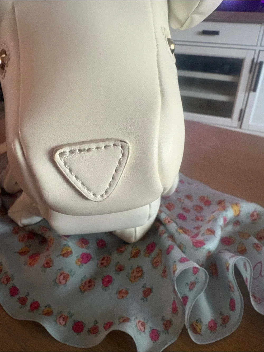AKIRA Dachshund White Dog-Shaped Crossbody Purse with Detachable Strap